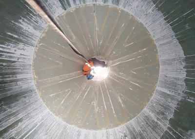 Reinigung eines Salzsilos