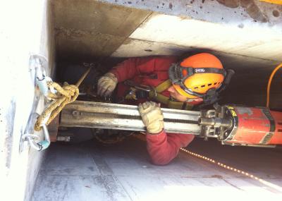 Kernbohrung an enger Stelle, Zugang mit Seilarbeit