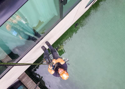 Reinigung von schwer zugänglichen Glasflächen